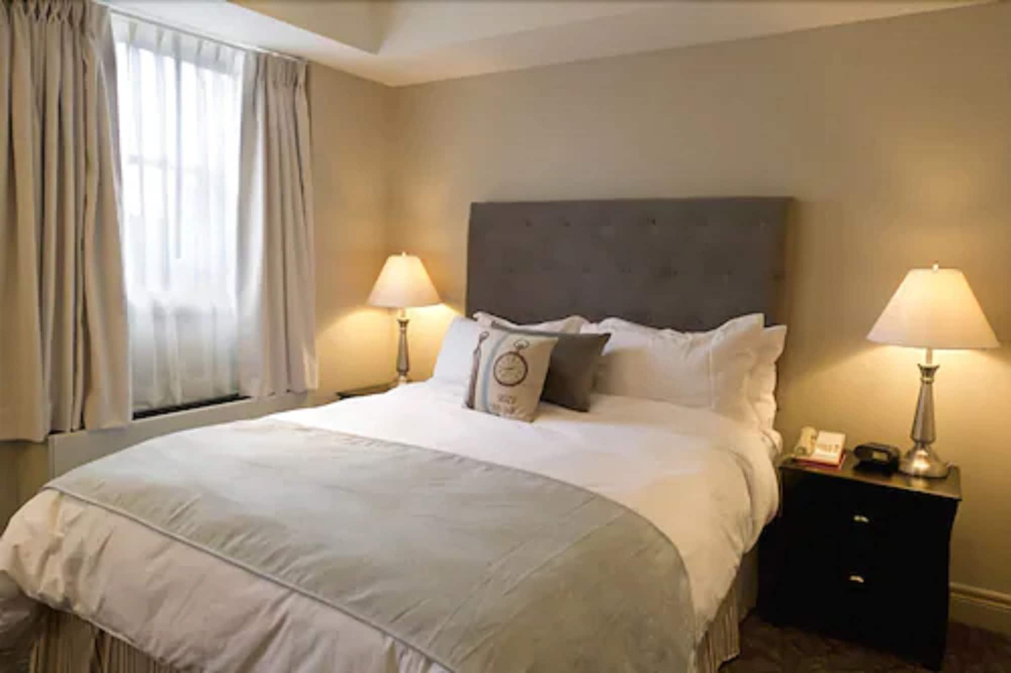 The Glenerin Inn Mississauga Bagian luar foto