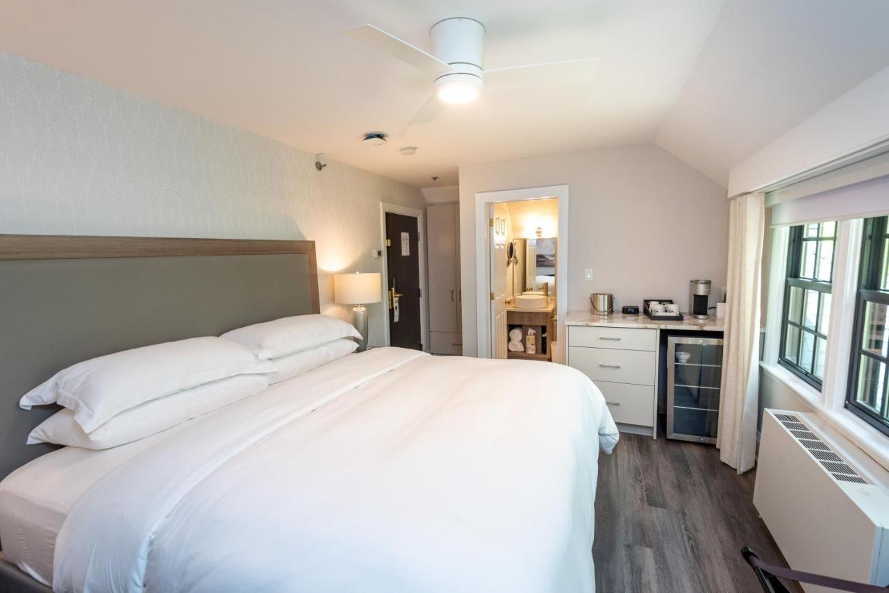 The Glenerin Inn Mississauga Bagian luar foto