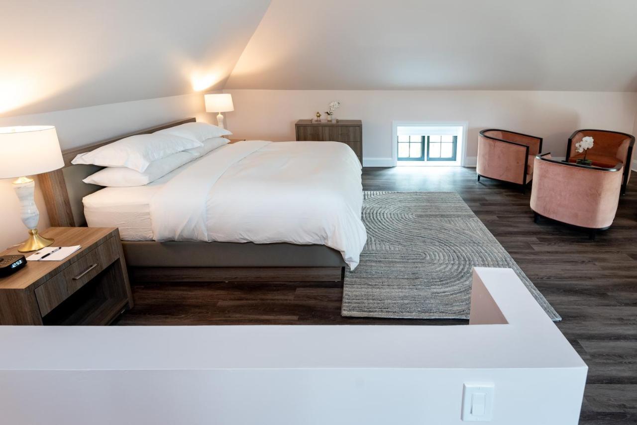 The Glenerin Inn Mississauga Bagian luar foto