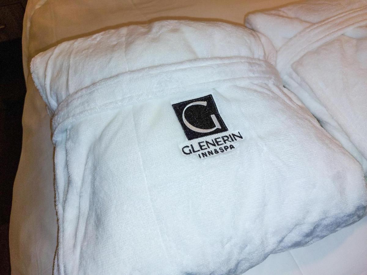 The Glenerin Inn Mississauga Bagian luar foto