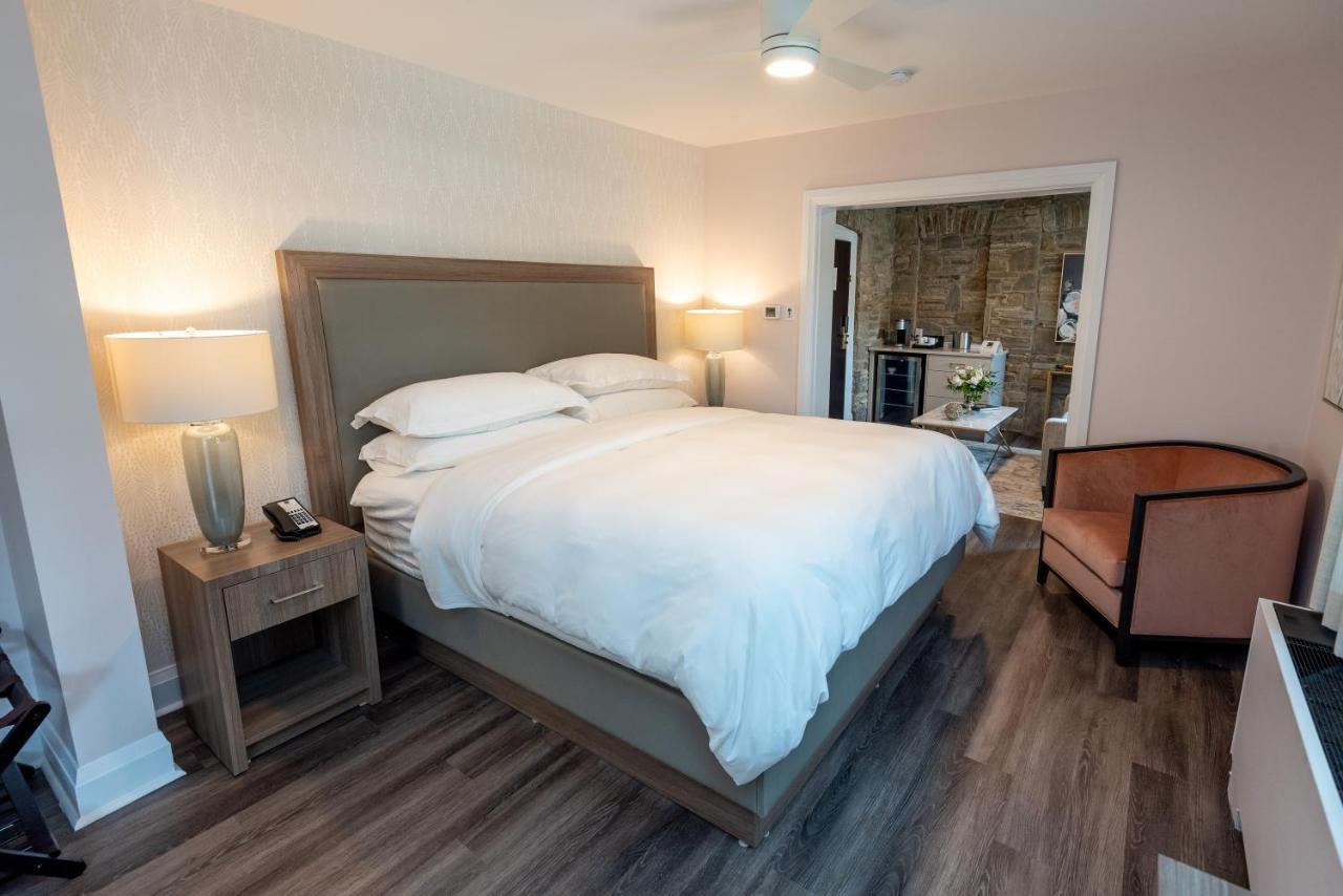 The Glenerin Inn Mississauga Bagian luar foto