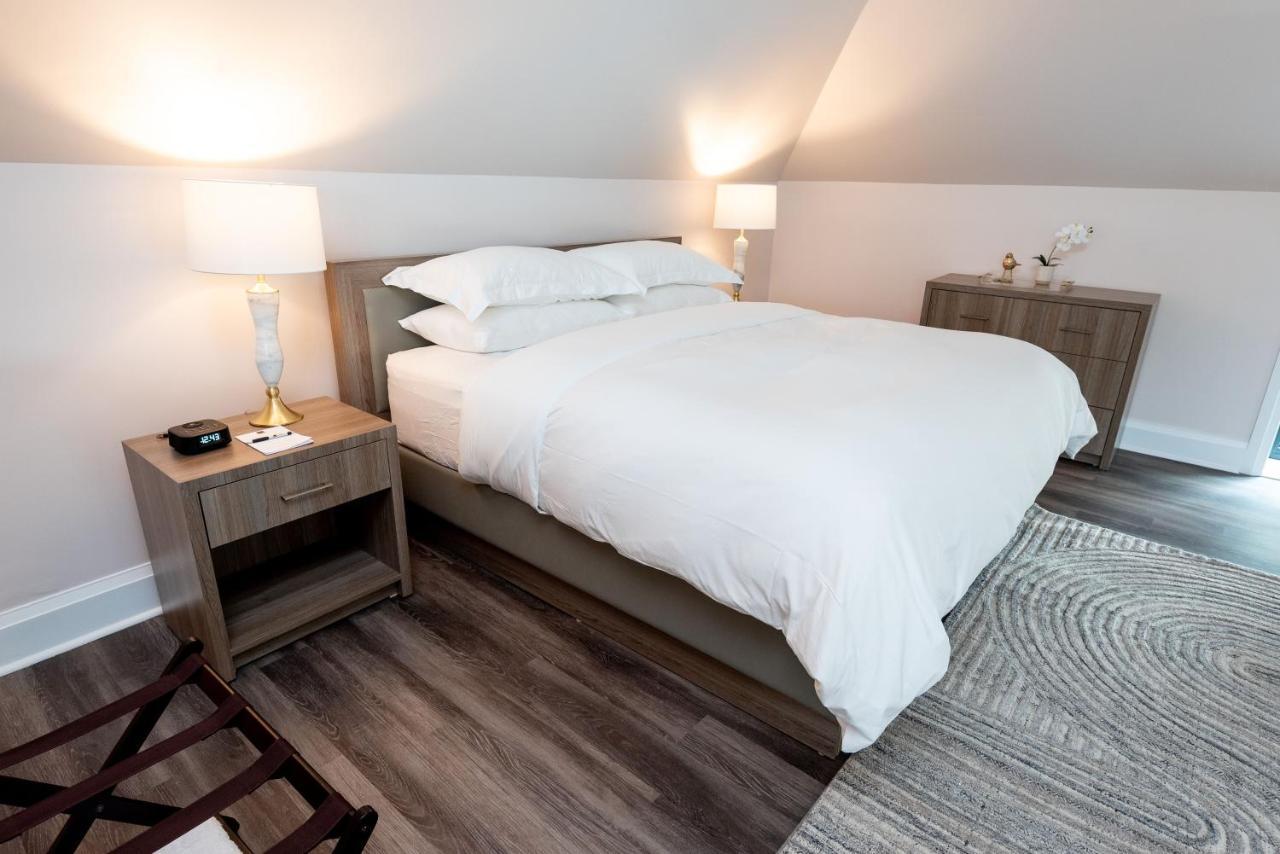 The Glenerin Inn Mississauga Bagian luar foto